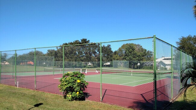 Foto del edificio - Seasonal Short-Term Single-Family Home located in Meadow Run at Jacaranda!