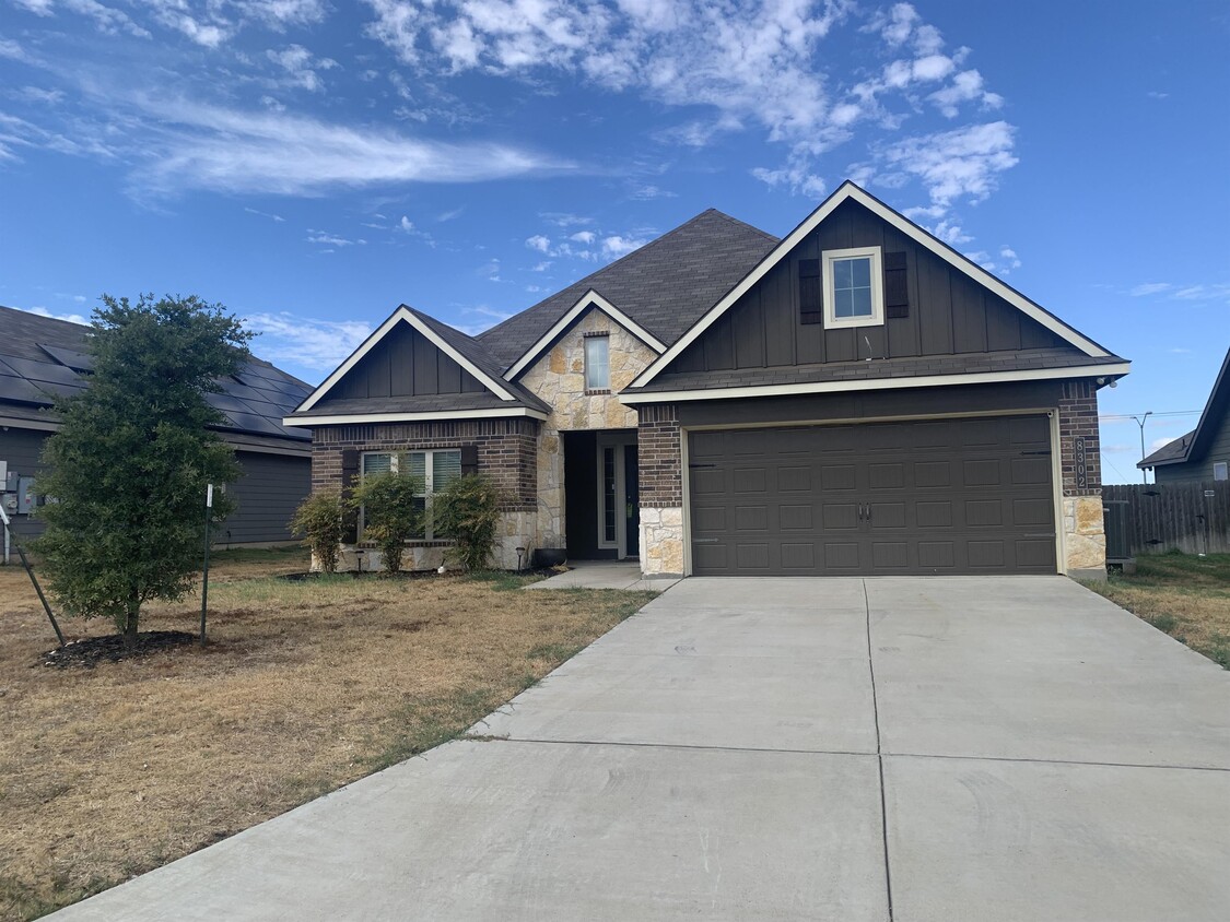 Primary Photo - 8302 Pleasant Trail Dr