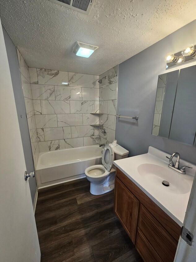 Foto principal - 2330 E Locust St