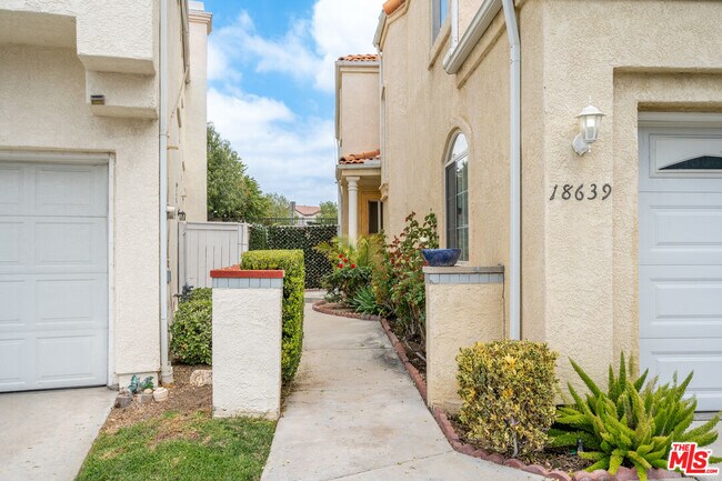Foto del edificio - 18639 W Nathan Hill Dr