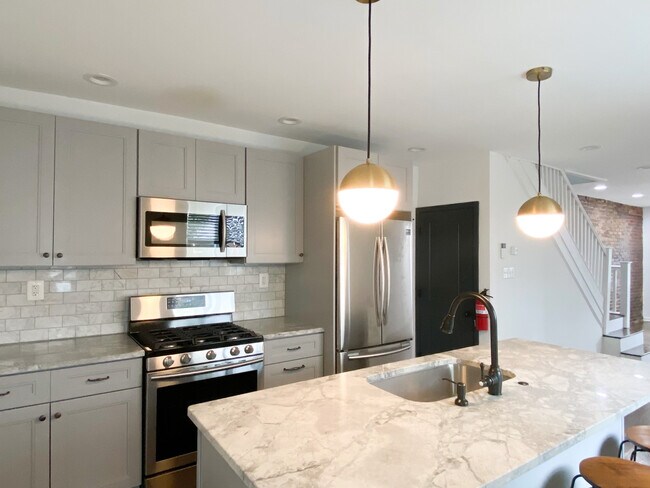 Kitchen - 4419 Mitchell St
