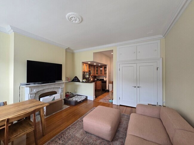 Building Photo - 313 Beacon St