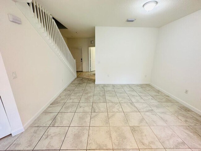 Foto del edificio - 346 NE 208th Terrace