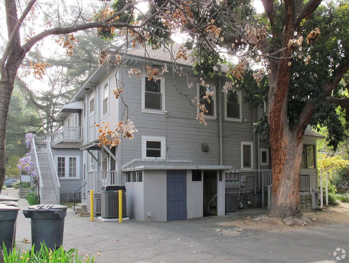 Building Photo - 709 N College Ave
