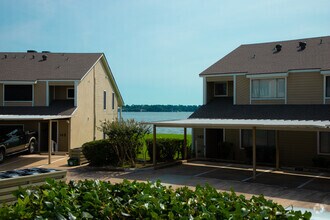 Building Photo - 165 April Point Dr N