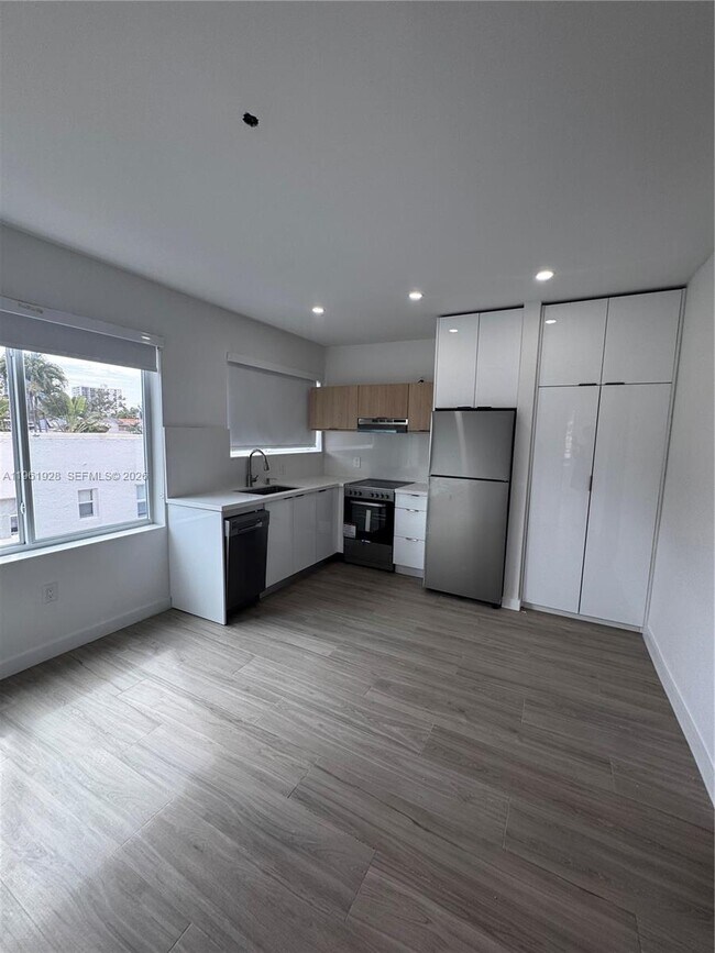 Foto del edificio - 2855 Royal Palm Ave