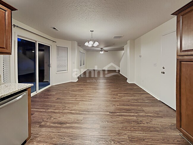 Foto del edificio - 2624 N Kristy Ave