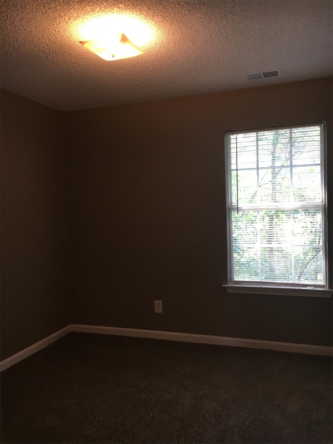 Foto del edificio - 1875 Carrington Dr