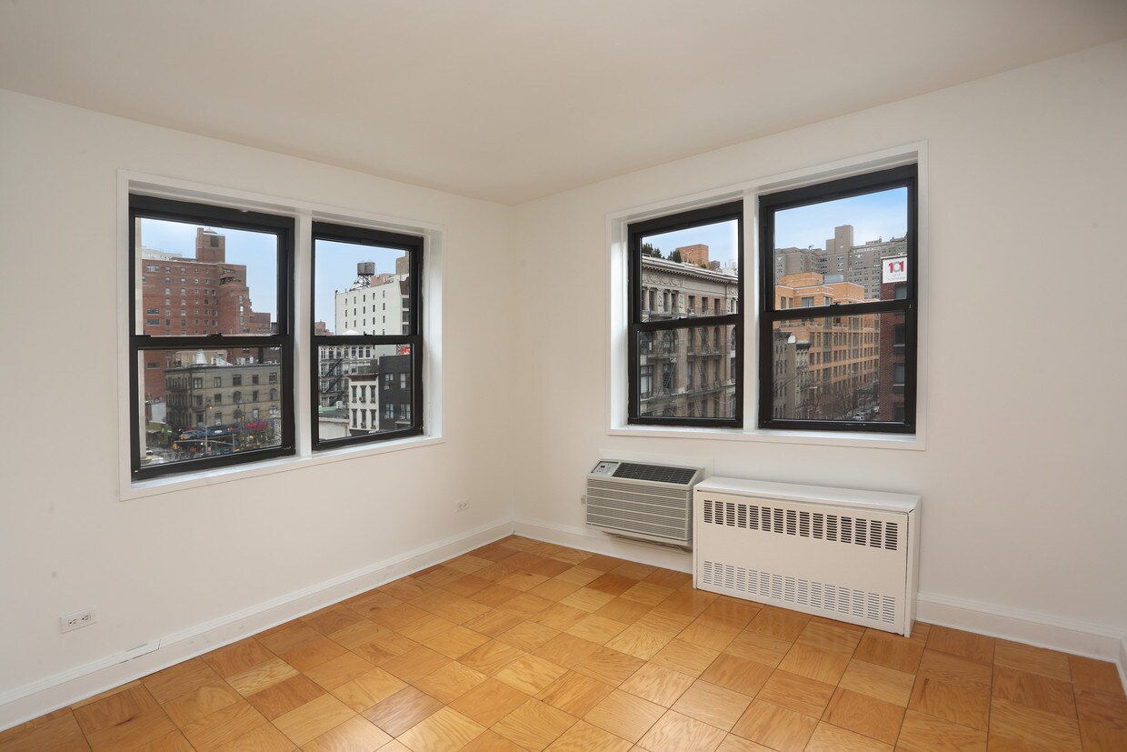 Primary Photo - 413 E 12th St
