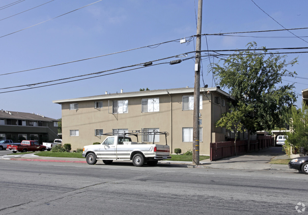 Building Photo - 295 E Younger Ave