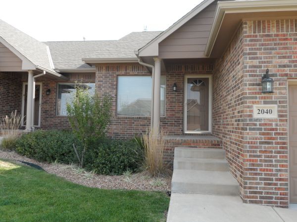 Building Photo - 2040 N Springbrook St
