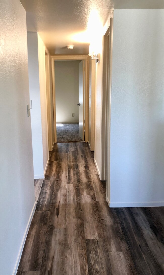 Building Photo - Burgundy House Apartments