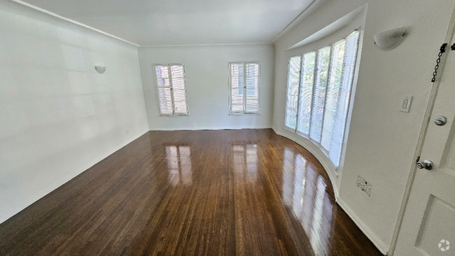 Building Photo - 118 N Gale Dr
