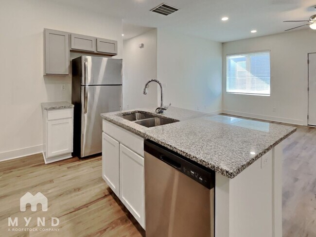 Foto del edificio - 5766 E Bristol Cir