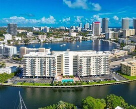 Building Photo - 401 Golden Isles Dr