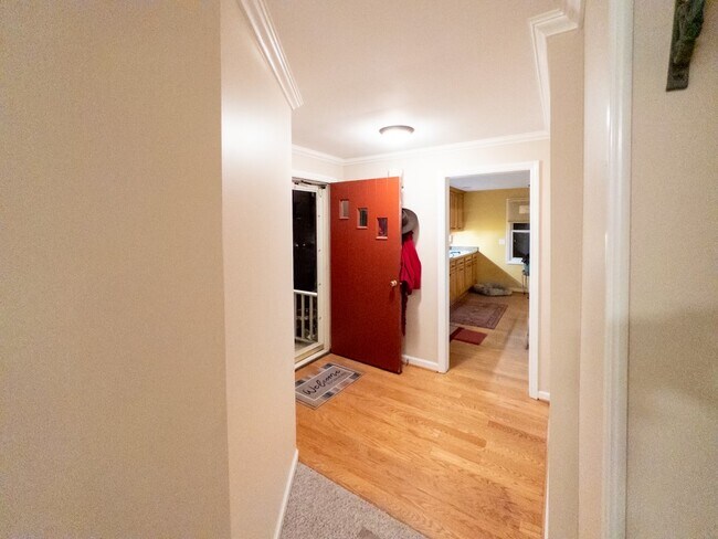 Building Photo - 9 E Jefferson Cir