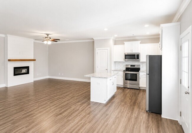 Foto del edificio - Discover your next home in the heart of Cornelia!