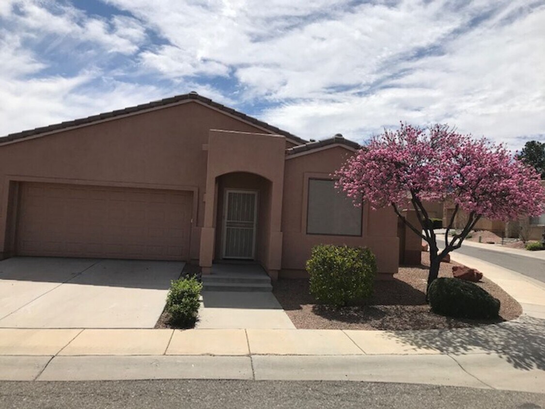 Foto principal - 1 Year rental only - 3-bedroom 2 bath Home...