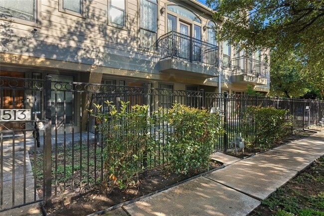 Building Photo - 1515 Paige St