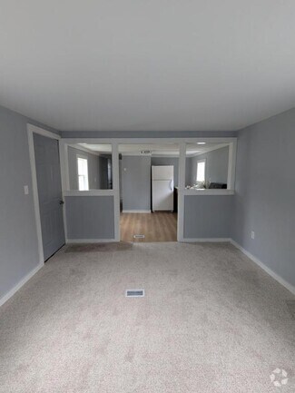 Building Photo - 611 W Matthews St