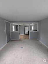 Building Photo - 611 W Matthews St