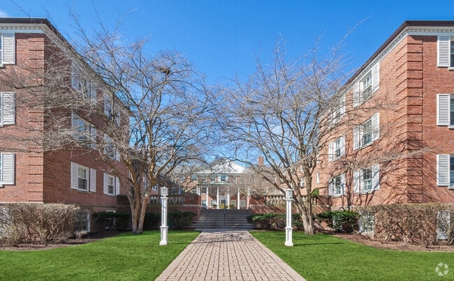 Building Photo - 1404 Hinman Ave