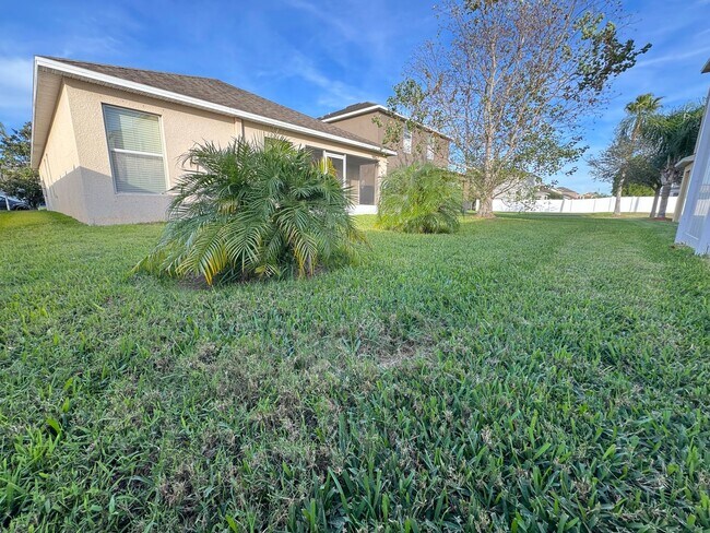 Building Photo - Must see! - 3/2 single family  - Move in r...