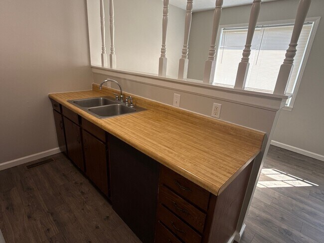 Building Photo - 103 Skyhaven Dr