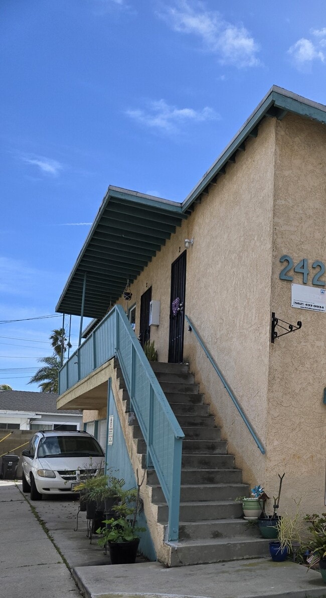 Building Photo - 242 Glendora Ave