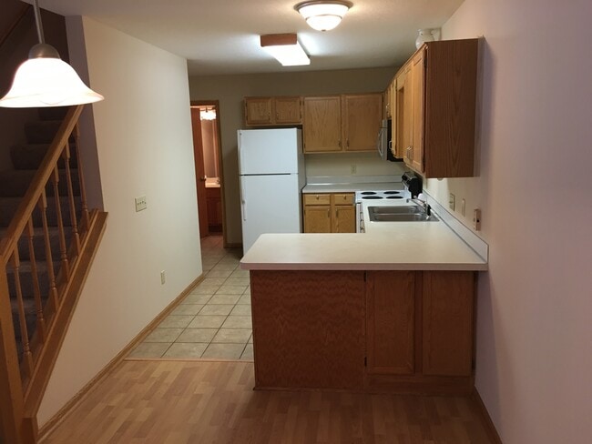 Building Photo - 4867 Helena Ln N