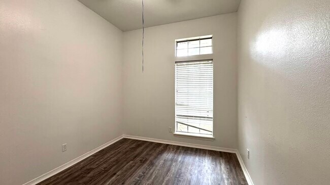 Foto del edificio - 6422 Diamond Rock Dr
