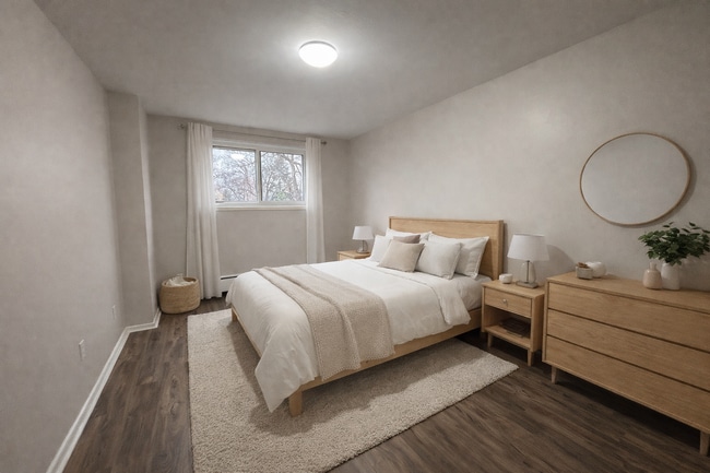 Building Photo - Recently Updated 2 Bedroom 1 Bathroom Apartment!