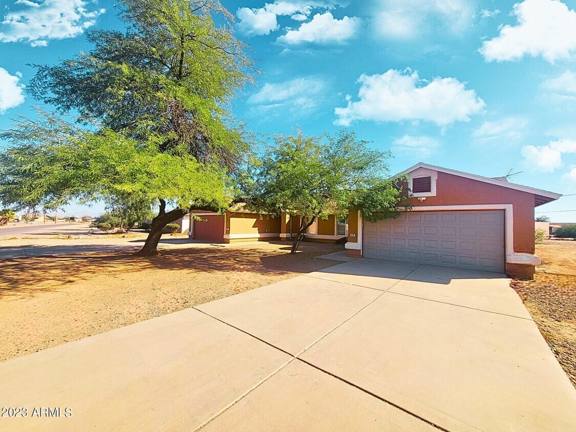 8589 W Santa Cruz Blvd, Arizona City, AZ 85123 House Rental in