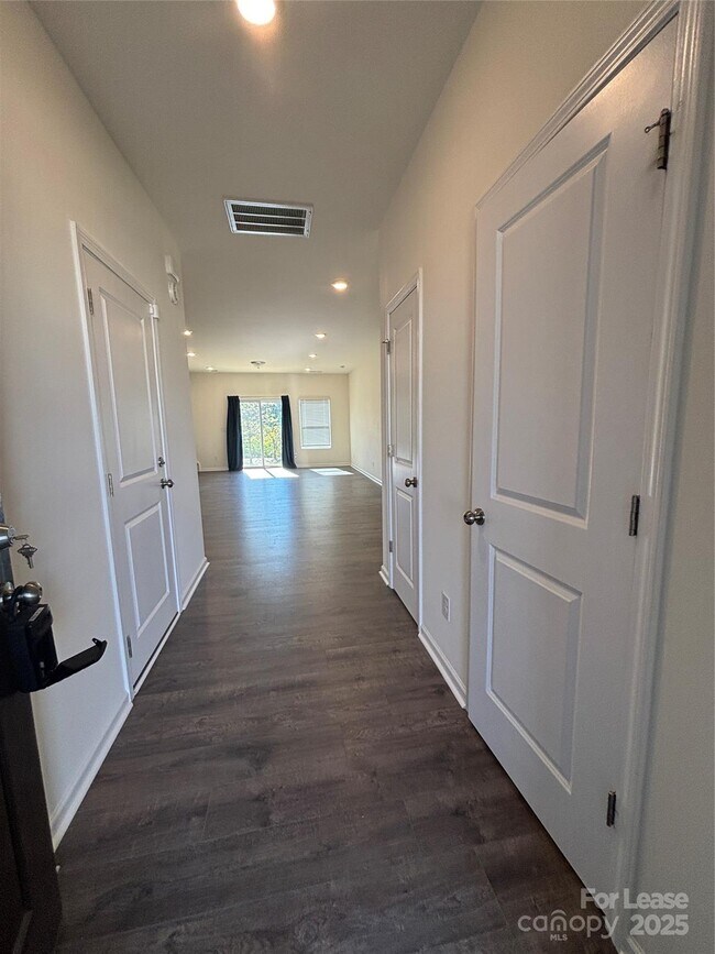 Foto del edificio - 2773 Yeager Dr NW