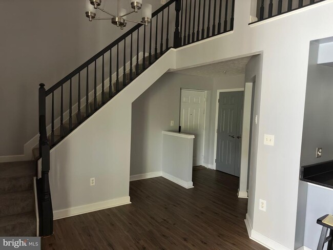 Building Photo - 631 Admiral Dr