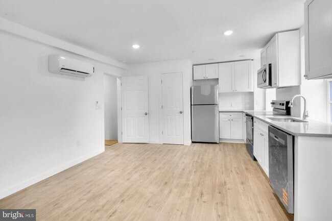 Foto del edificio - 7037 Ridge Ave