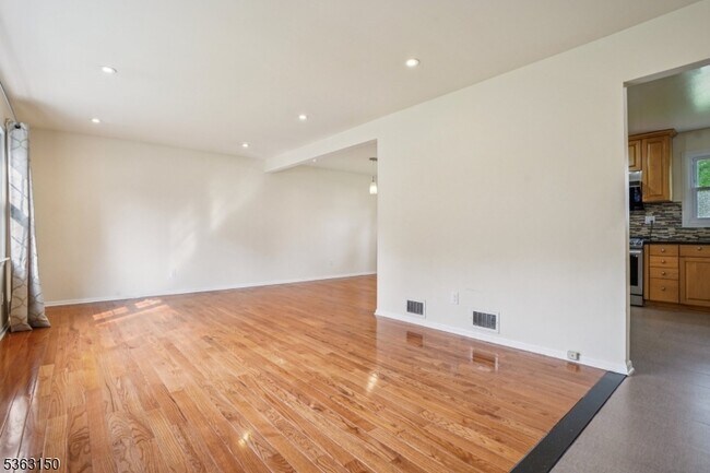 Foto del edificio - 20 Brookside Pl