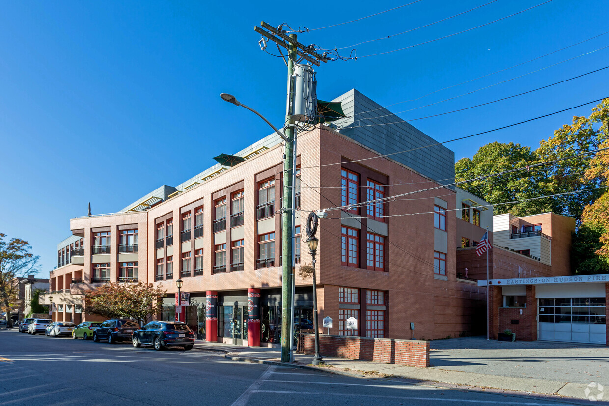 Primary Photo - 45 Main St