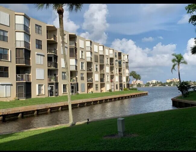 200 Waterway Dr S Unit 204, Lantana, FL 33462 Condo for Rent in Lantana, FL