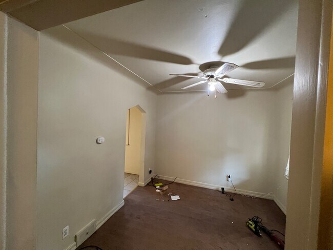 Building Photo - 2409 Commor Ave
