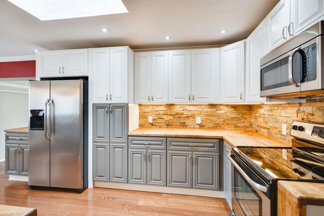 Foto del edificio - Large 4 bedroom 3bath Home in Colorado Springs