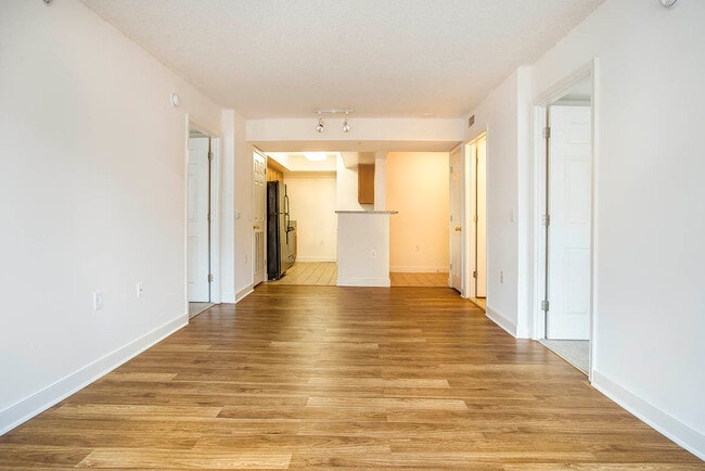 Sala y comedor - West End Residences