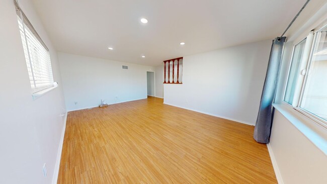 Building Photo - 1102 E Ave J5