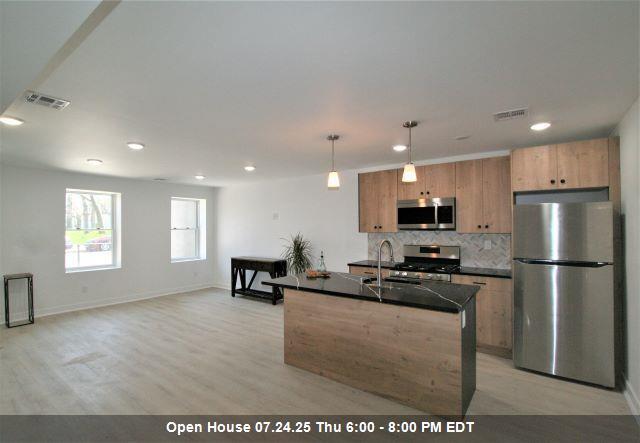 Foto principal - 782 Grand St