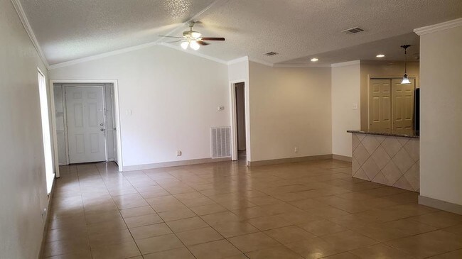 Building Photo - 8010 Beechnut St