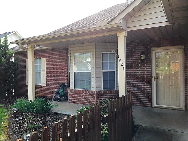 Building Photo - 1824 Hunters Hill Blvd