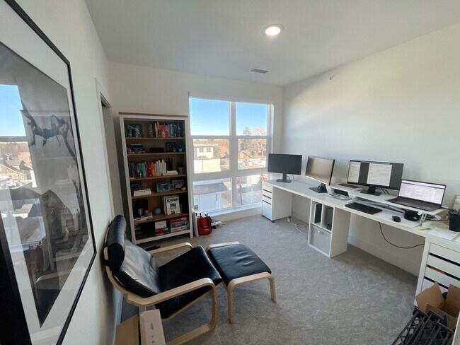 Building Photo - 3500 S Corona St