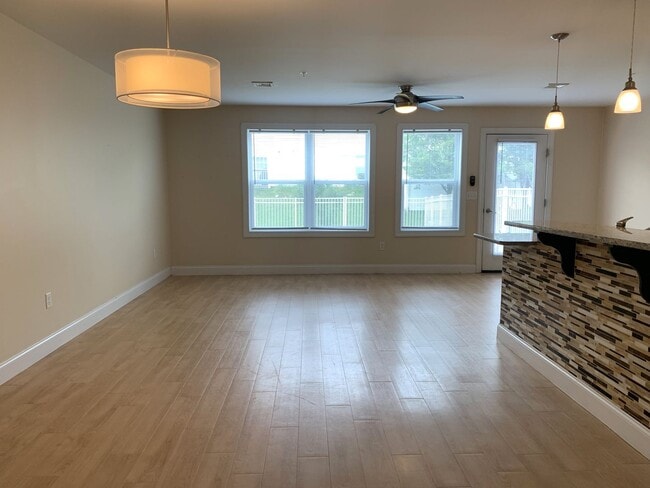 Building Photo - Spacious 3-Bed, 2.5-Bath Townhouse with Fenced Backyard!