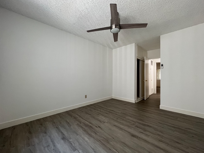Building Photo - 5754 Hazeltine Ave