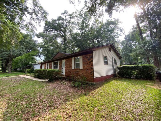 Building Photo - 3813 Cottingham Dr